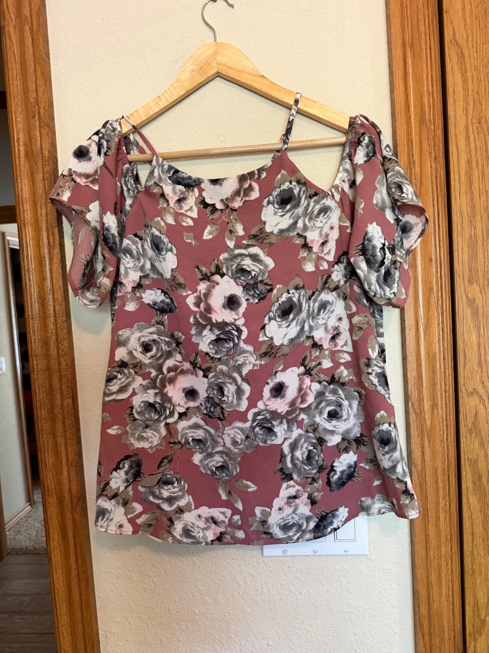 Cold-Shoulder Floral Tunic Top in Mauve